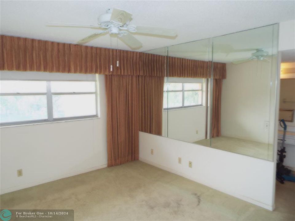 For Sale: $124,900 (2 beds, 2 baths, 958 Square Feet)