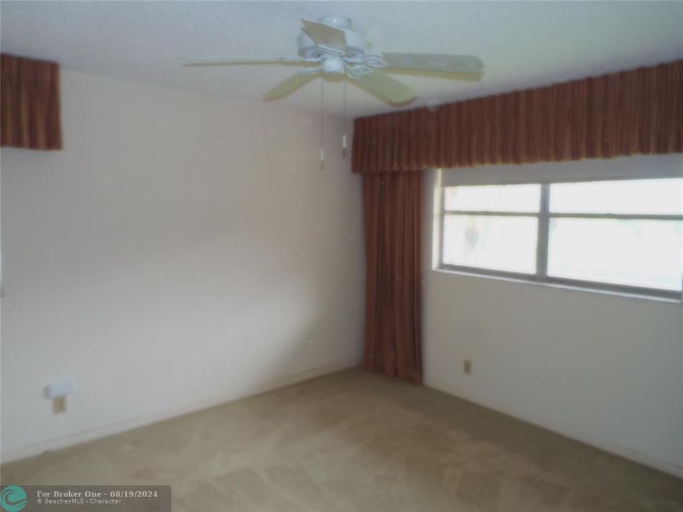 For Sale: $124,900 (2 beds, 2 baths, 958 Square Feet)