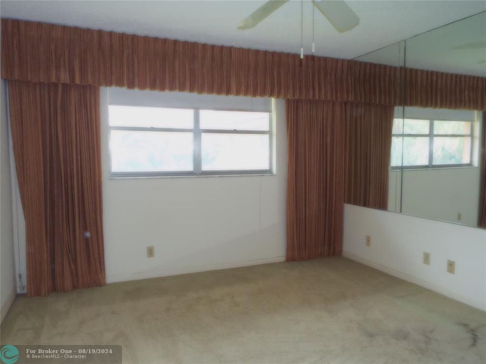 For Sale: $124,900 (2 beds, 2 baths, 958 Square Feet)