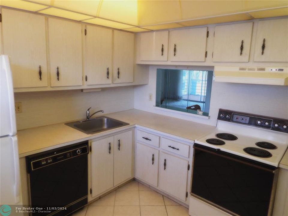 For Sale: $124,900 (2 beds, 2 baths, 958 Square Feet)