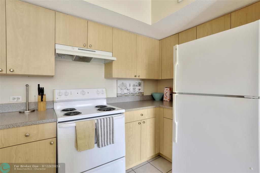 For Rent: $2,500 (2 beds, 2 baths, 1008 Square Feet)
