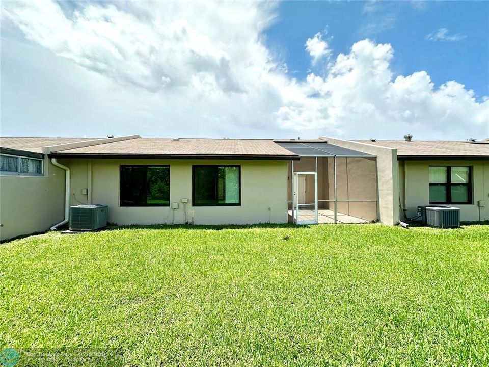 For Rent: $2,650 (2 beds, 2 baths, 956 Square Feet)