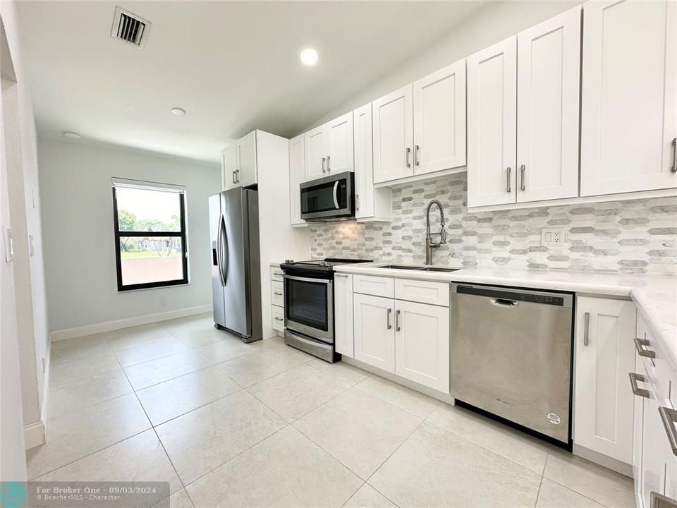 For Rent: $2,650 (2 beds, 2 baths, 956 Square Feet)