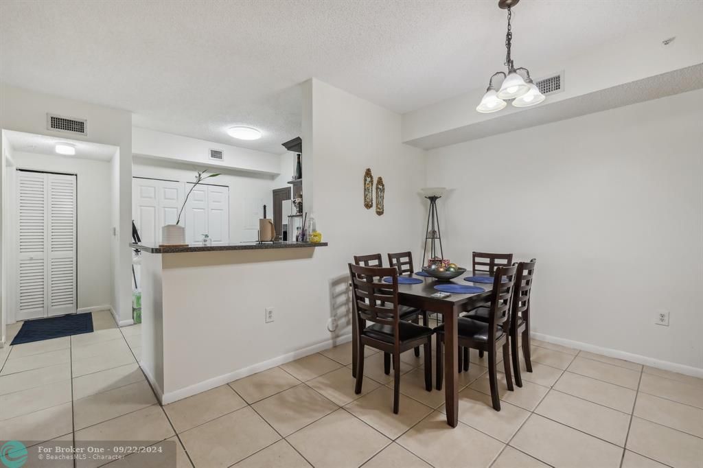 For Sale: $297,000 (2 beds, 2 baths, 1183 Square Feet)