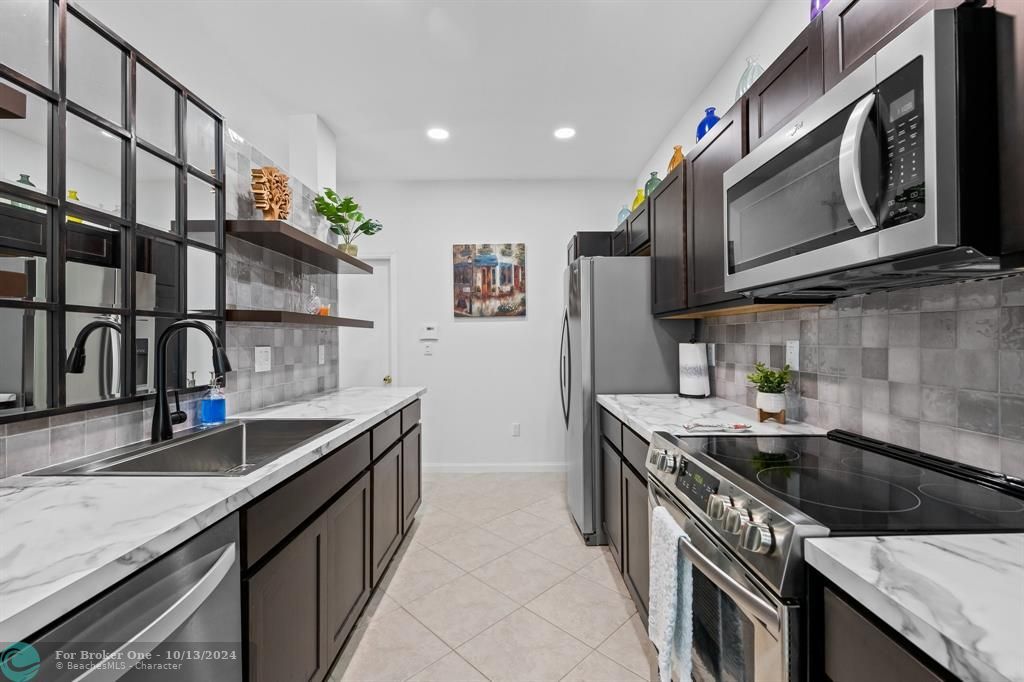 Recently Sold: $429,000 (2 beds, 2 baths, 1452 Square Feet)