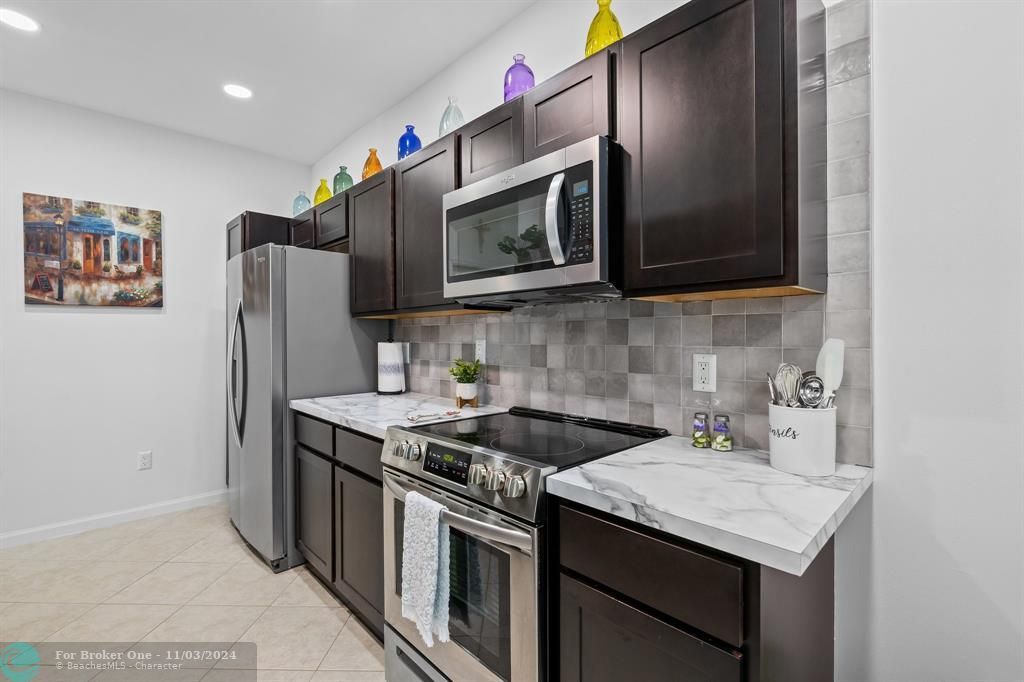 Recently Sold: $429,000 (2 beds, 2 baths, 1452 Square Feet)