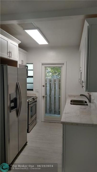 For Sale: $1,950 (1 beds, 1 baths, 900 Square Feet)