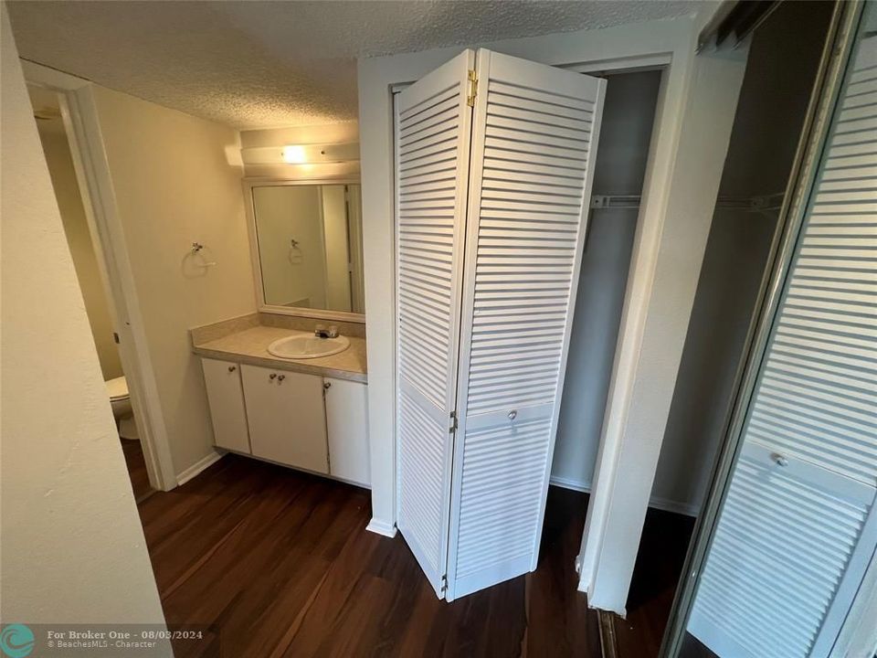 For Rent: $1,850 (2 beds, 2 baths, 900 Square Feet)