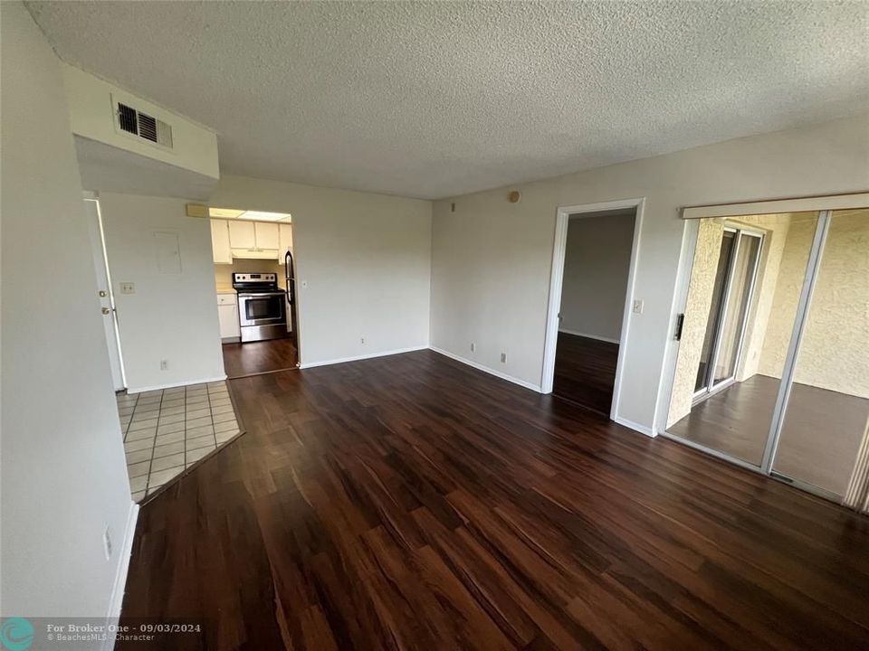 For Rent: $1,850 (2 beds, 2 baths, 900 Square Feet)