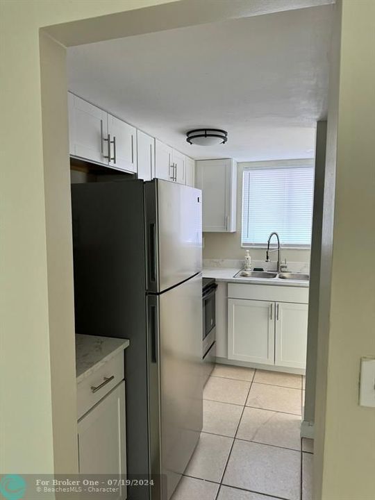 For Rent: $1,900 (2 beds, 1 baths, 815 Square Feet)