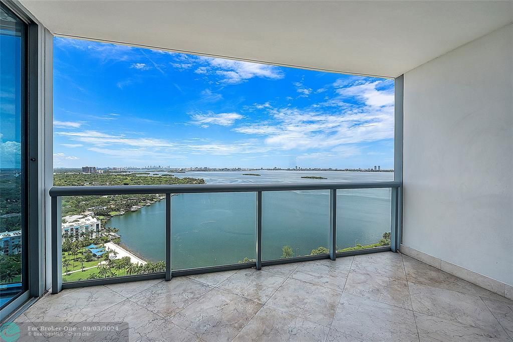 Recently Sold: $699,999 (2 beds, 2 baths, 1174 Square Feet)