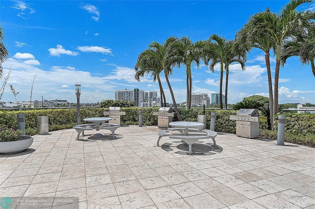 Recently Sold: $699,999 (2 beds, 2 baths, 1174 Square Feet)