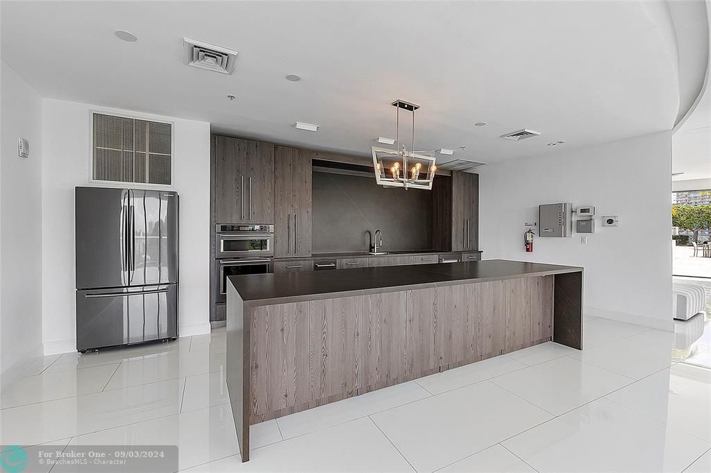 Recently Sold: $699,999 (2 beds, 2 baths, 1174 Square Feet)