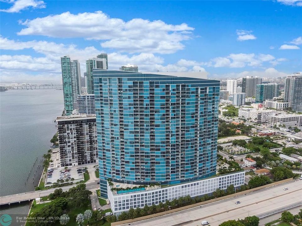 Recently Sold: $699,999 (2 beds, 2 baths, 1174 Square Feet)