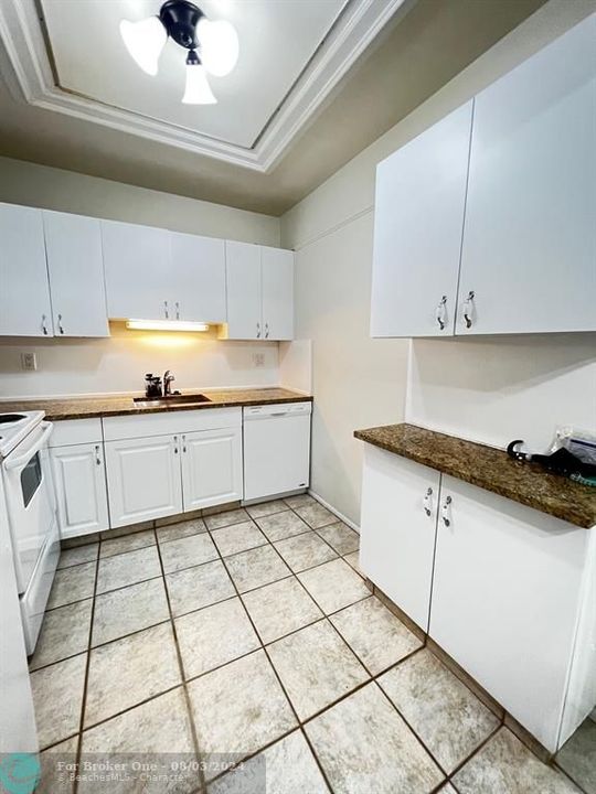 For Rent: $1,900 (2 beds, 2 baths, 756 Square Feet)