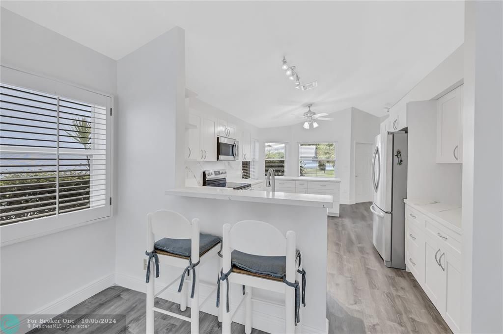 Recently Sold: $700,000 (3 beds, 2 baths, 1927 Square Feet)