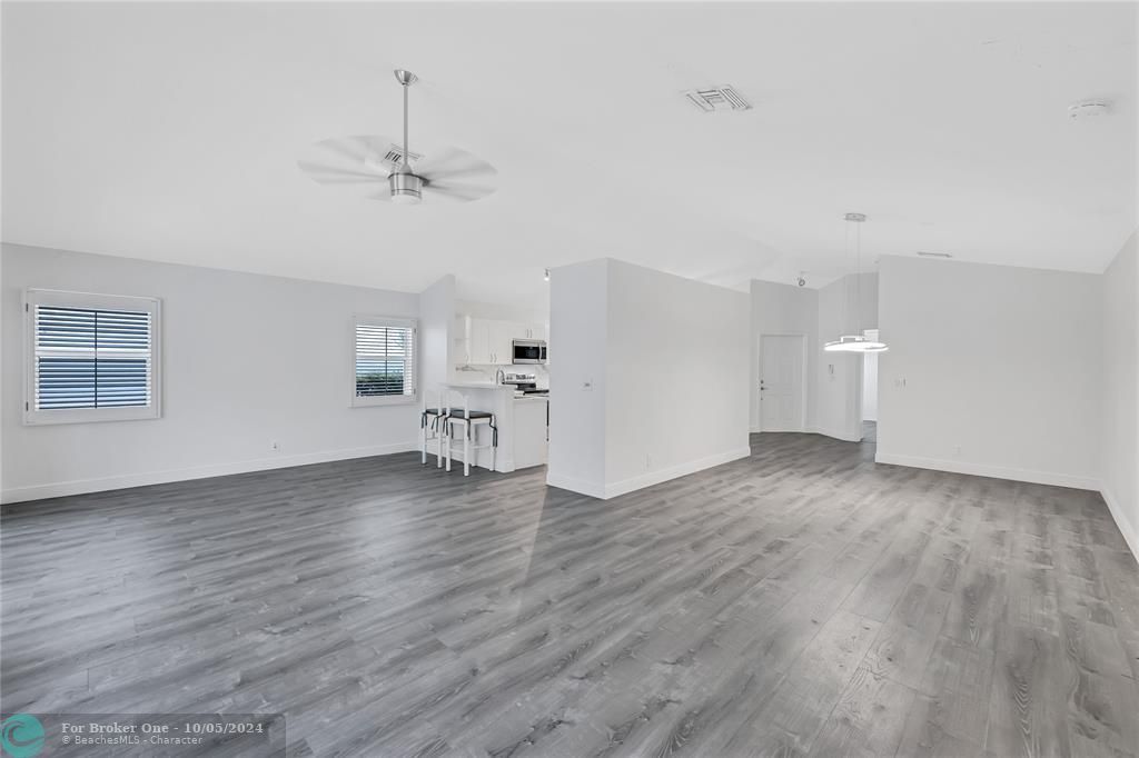 Recently Sold: $700,000 (3 beds, 2 baths, 1927 Square Feet)