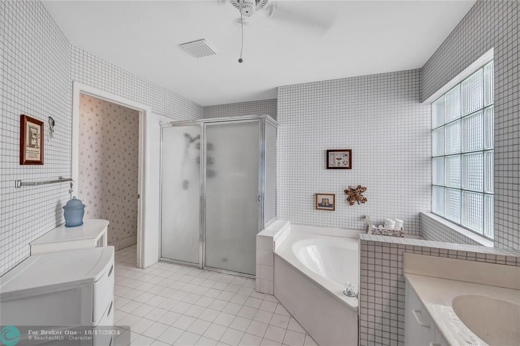 Recently Sold: $700,000 (3 beds, 2 baths, 1927 Square Feet)