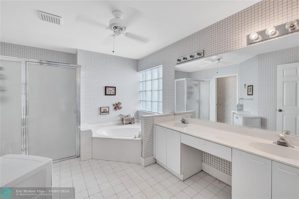 Recently Sold: $700,000 (3 beds, 2 baths, 1927 Square Feet)