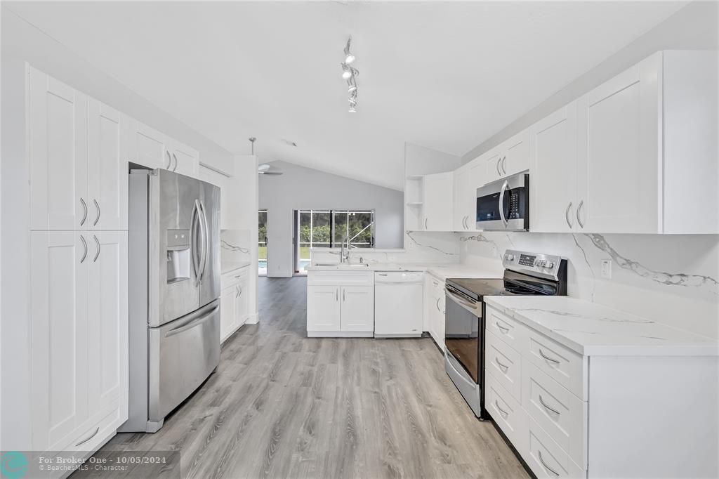 Recently Sold: $700,000 (3 beds, 2 baths, 1927 Square Feet)