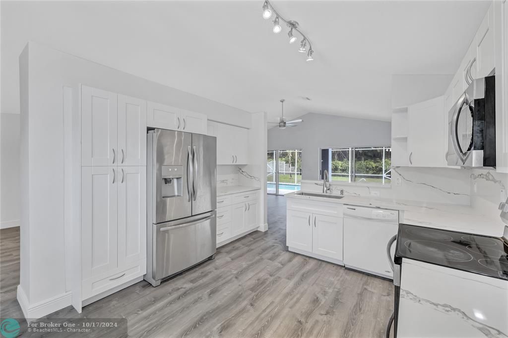 Recently Sold: $700,000 (3 beds, 2 baths, 1927 Square Feet)