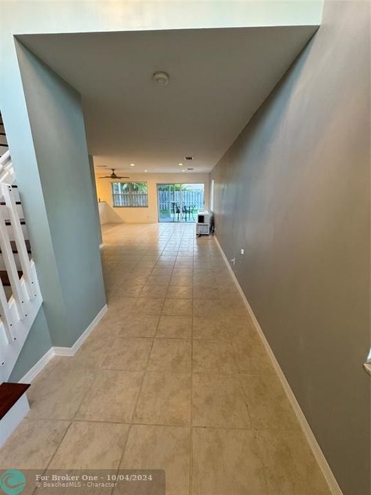 Vendido Recientemente: $639,999 (4 camas, 2 baños, 2113 Pies cuadrados)