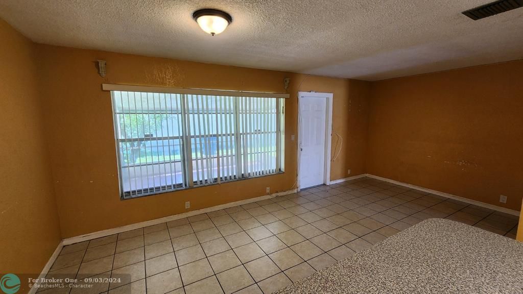 For Rent: $2,000 (2 beds, 1 baths, 1295 Square Feet)