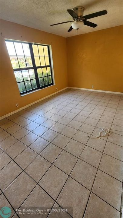 For Rent: $2,000 (2 beds, 1 baths, 1295 Square Feet)