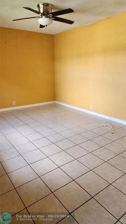 For Rent: $2,000 (2 beds, 1 baths, 1295 Square Feet)