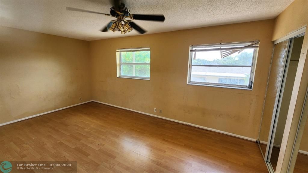 For Rent: $2,000 (2 beds, 1 baths, 1295 Square Feet)