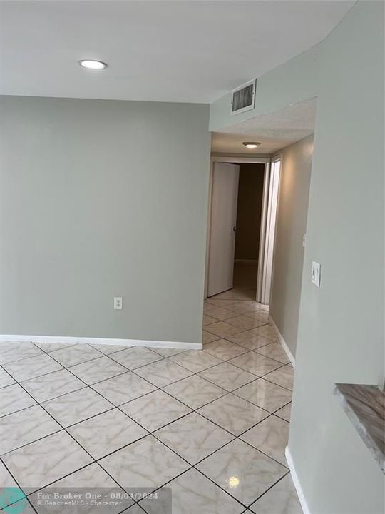For Rent: $2,100 (2 beds, 2 baths, 1180 Square Feet)