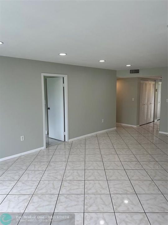 For Rent: $2,100 (2 beds, 2 baths, 1180 Square Feet)