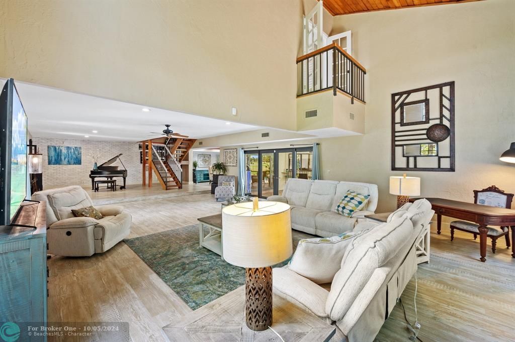 Recently Sold: $998,000 (5 beds, 3 baths, 4033 Square Feet)