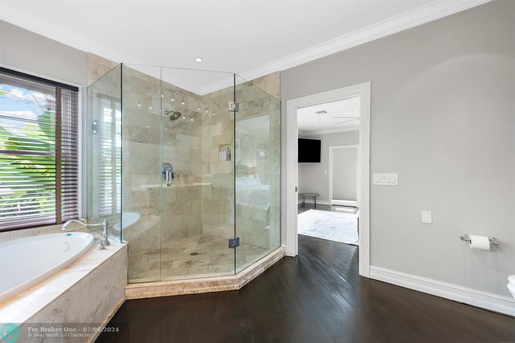 出租: $12,000 (3 贝兹, 3 浴室, 2015 平方英尺)