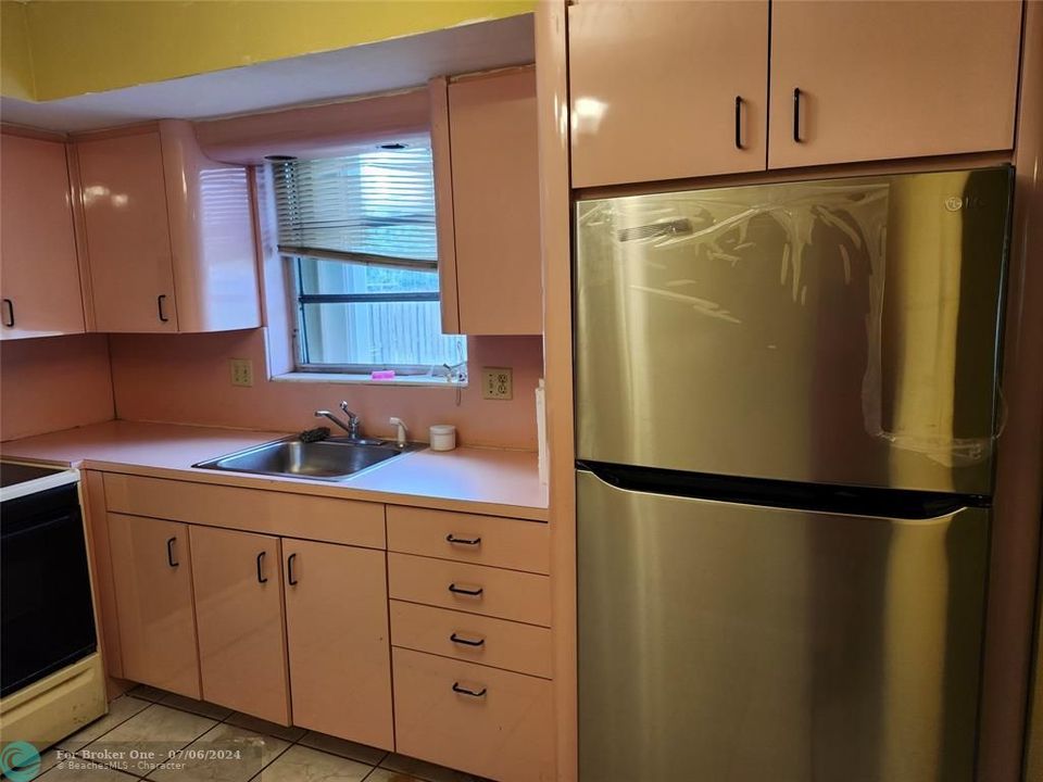 For Sale: $3,000 (2 beds, 2 baths, 1200 Square Feet)