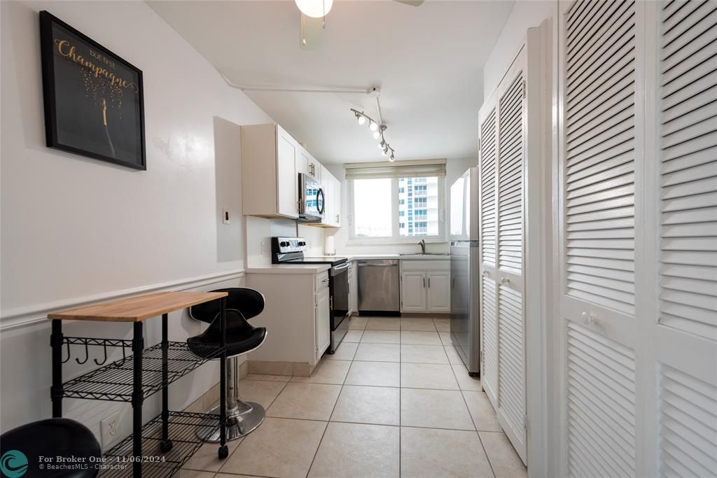 Active With Contract: $3,100 (2 beds, 2 baths, 1573 Square Feet)