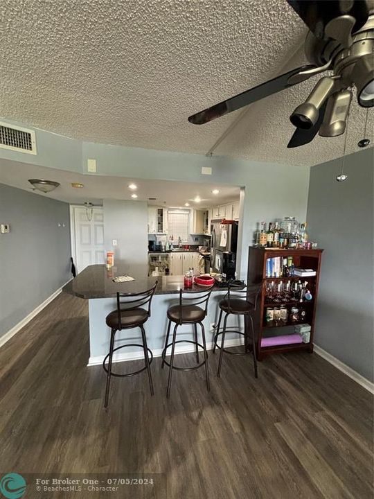 For Rent: $2,299 (2 beds, 2 baths, 1070 Square Feet)