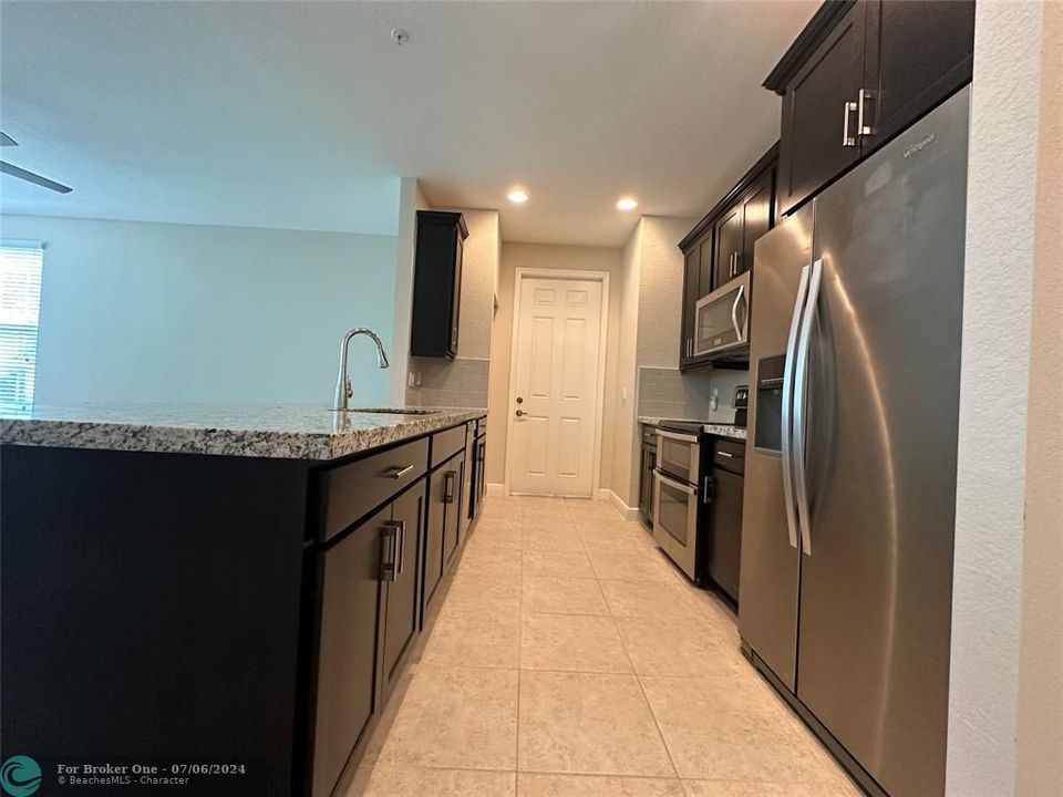 For Rent: $3,600 (3 beds, 2 baths, 1919 Square Feet)