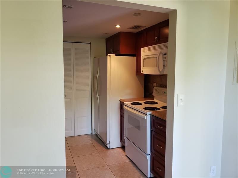 For Rent: $1,550 (1 beds, 1 baths, 768 Square Feet)