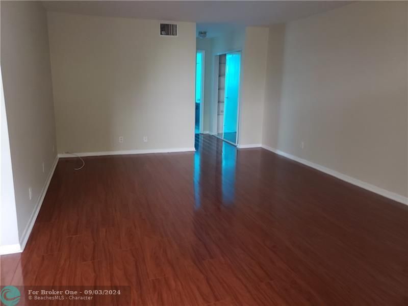 For Rent: $1,550 (1 beds, 1 baths, 768 Square Feet)