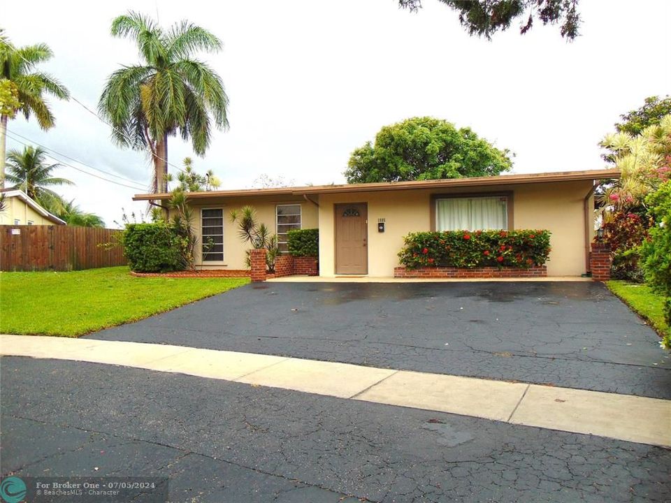 For Sale: $600,000 (4 beds, 2 baths, 2346 Square Feet)