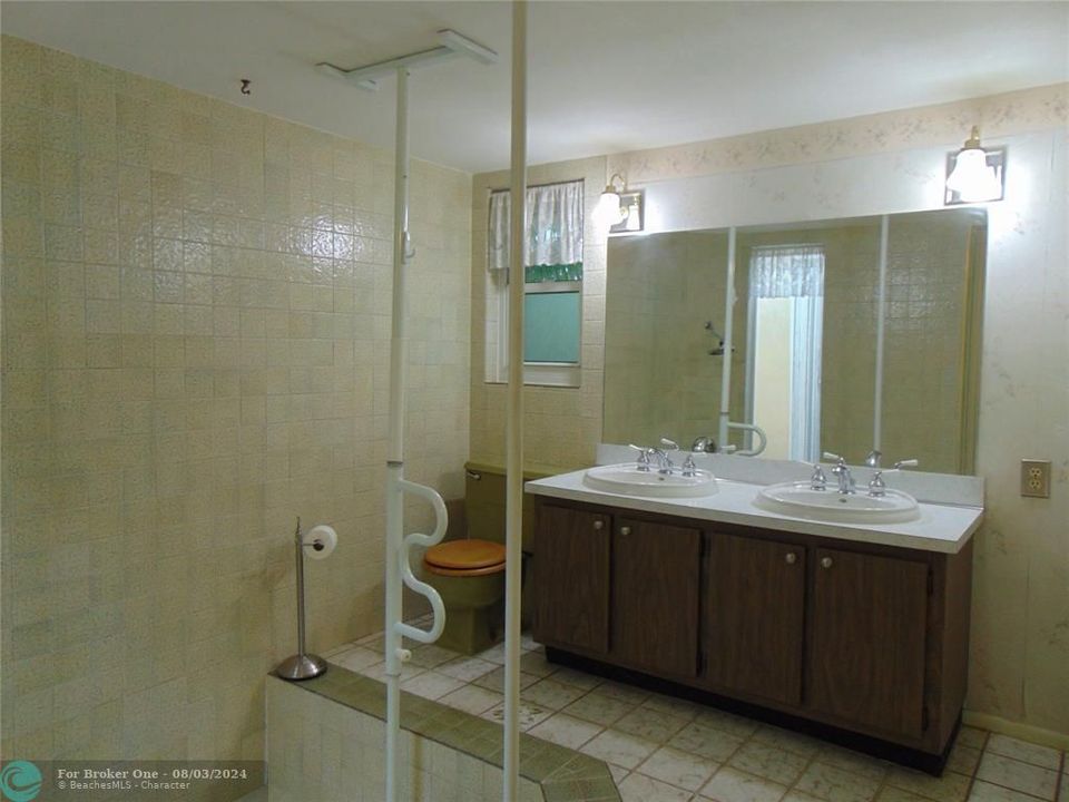 待售: $600,000 (4 贝兹, 2 浴室, 2346 平方英尺)