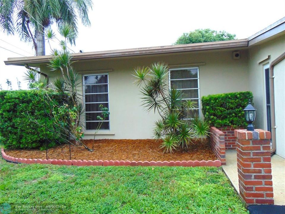 For Sale: $600,000 (4 beds, 2 baths, 2346 Square Feet)