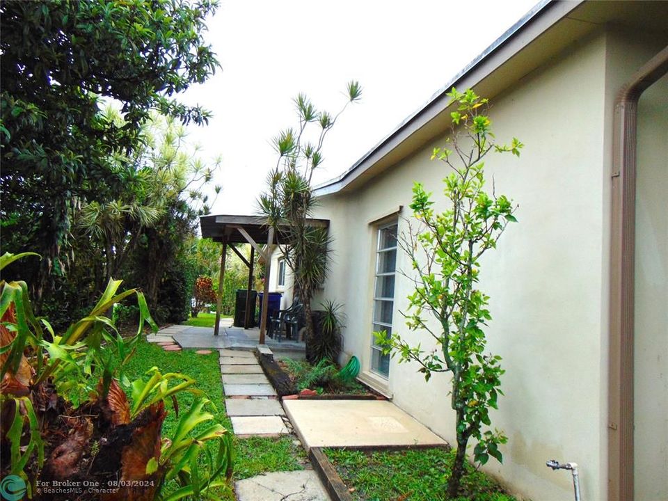 For Sale: $600,000 (4 beds, 2 baths, 2346 Square Feet)