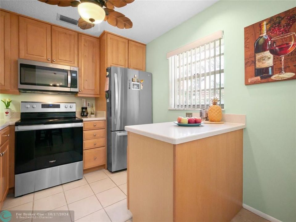 For Sale: $165,000 (2 beds, 2 baths, 1000 Square Feet)