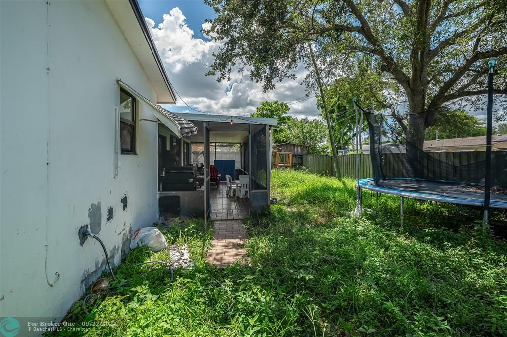 For Sale: $579,000 (4 beds, 2 baths, 1703 Square Feet)