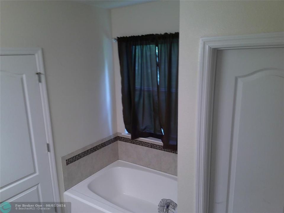 For Sale: $400,000 (4 beds, 2 baths, 2010 Square Feet)