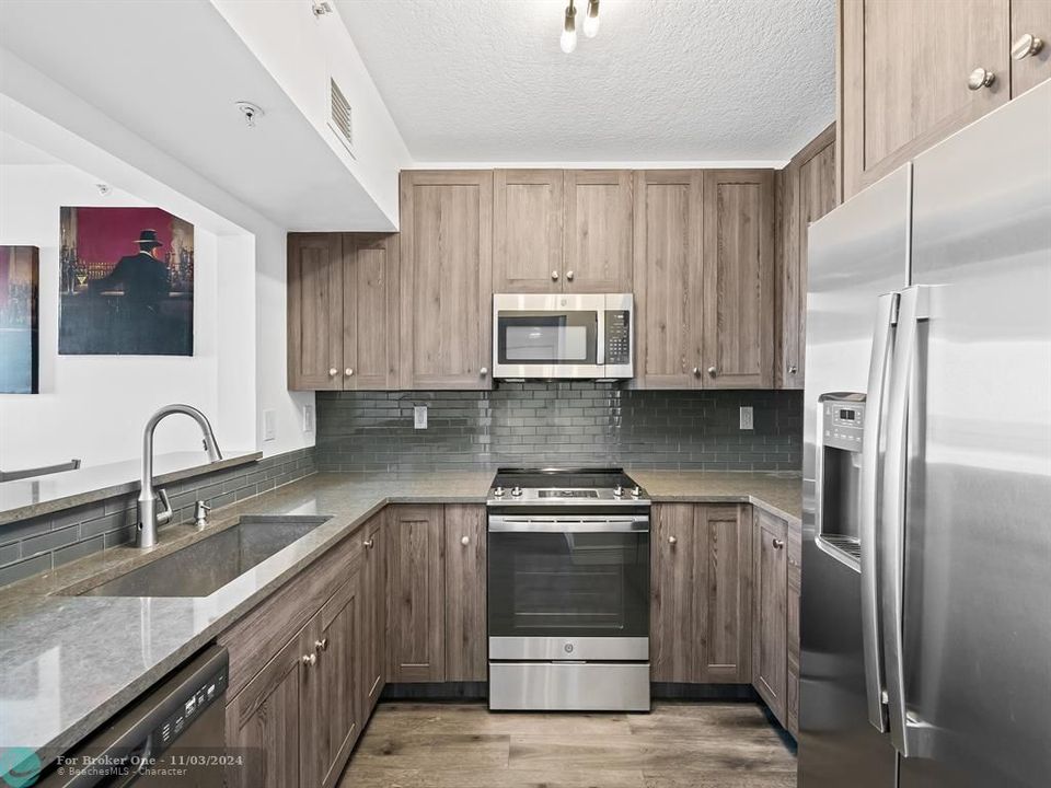 For Sale: $439,000 (1 beds, 1 baths, 720 Square Feet)