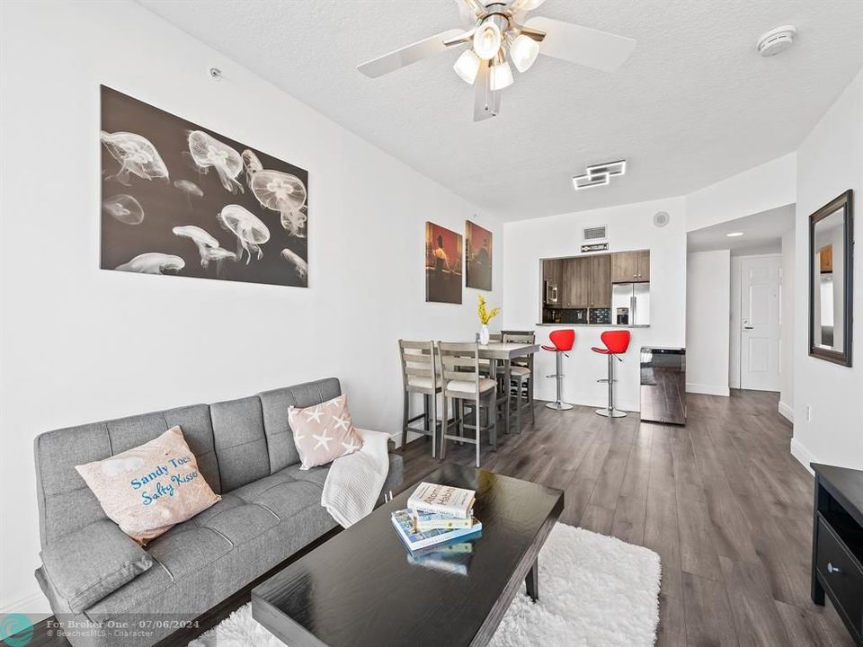 For Sale: $439,000 (1 beds, 1 baths, 720 Square Feet)