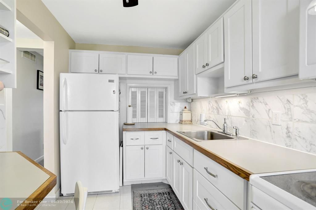 For Sale: $259,900 (2 beds, 2 baths, 912 Square Feet)